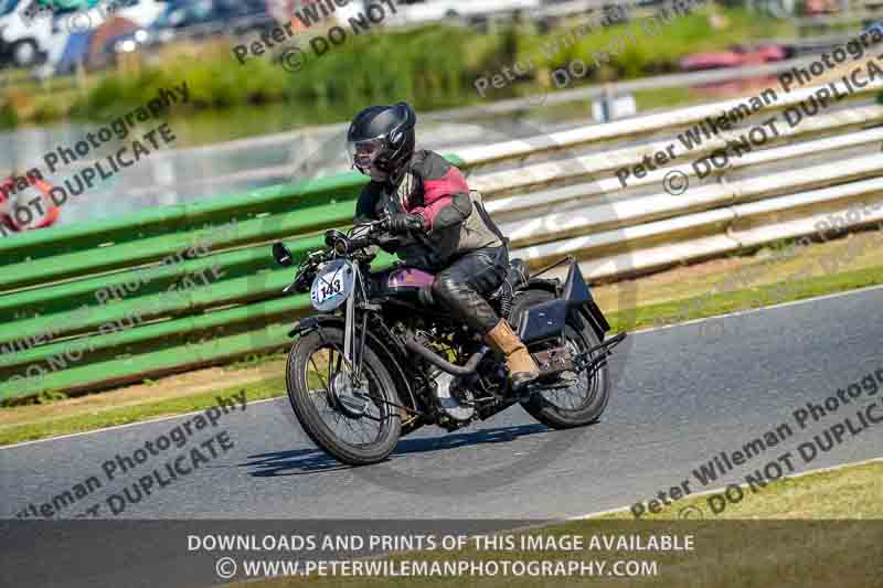 Vintage motorcycle club;eventdigitalimages;mallory park;mallory park trackday photographs;no limits trackdays;peter wileman photography;trackday digital images;trackday photos;vmcc festival 1000 bikes photographs
